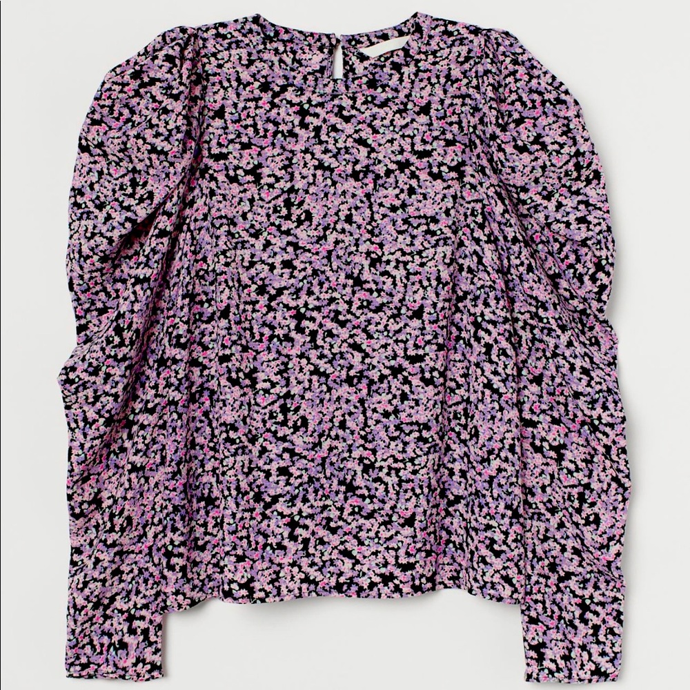 🌸 6. H&M  puff sleeve floral top